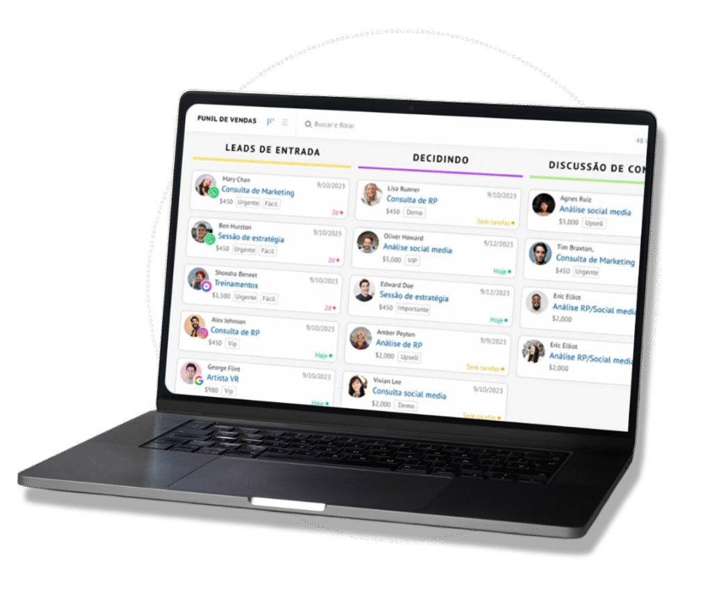 Computador mostrando el CRM Kommo integrado con Sense Digital